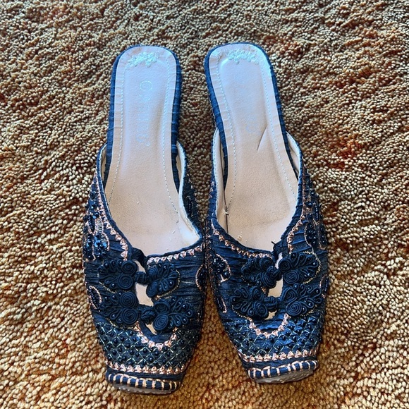 Ashro Embroidery Chinese knot Beads Sandal - Picture 5 of 7